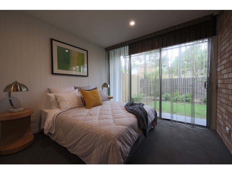 1 Hart Street, Ashmore QLD 4214