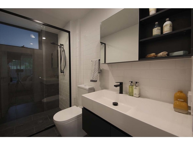 1 Hart Street, Ashmore QLD 4214