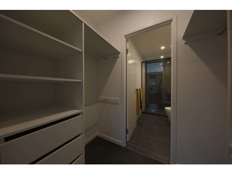 1 Hart Street, Ashmore QLD 4214