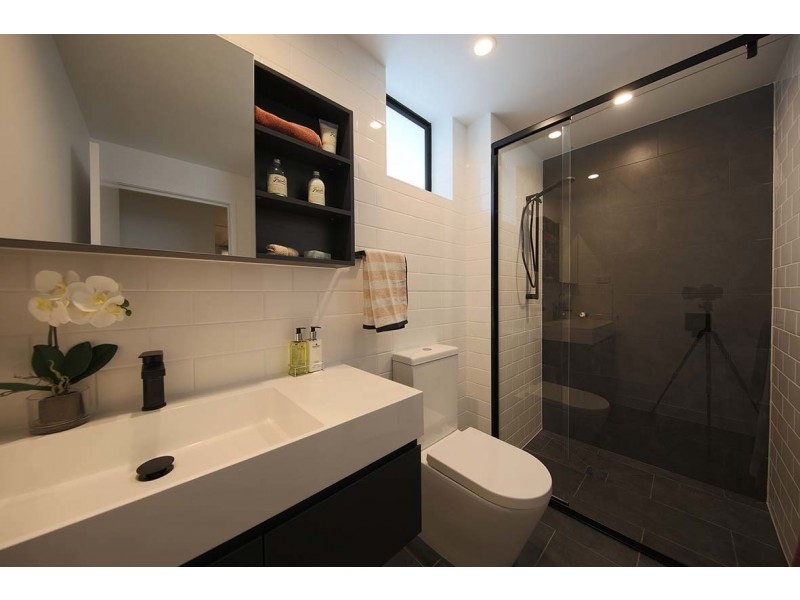 1 Hart Street, Ashmore QLD 4214