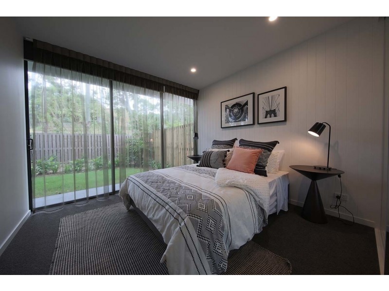 1 Hart Street, Ashmore QLD 4214