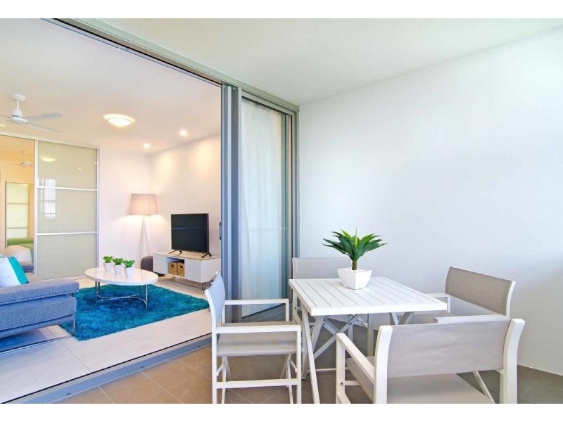 17 BATH, Labrador QLD 4215