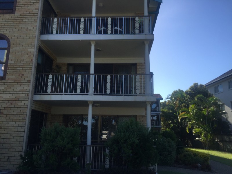 218 MARINE PARADE, Labrador QLD 4215