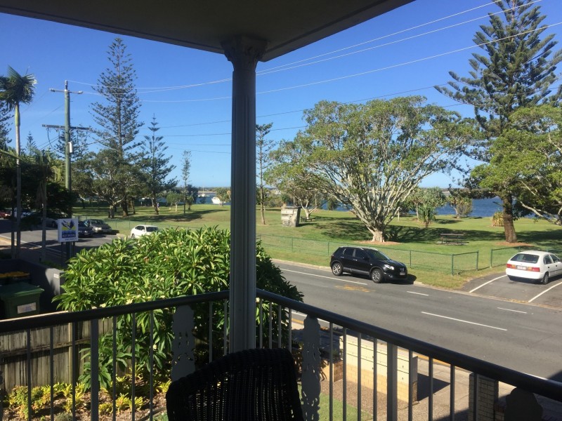 218 Marine Parade, Labrador QLD 4215
