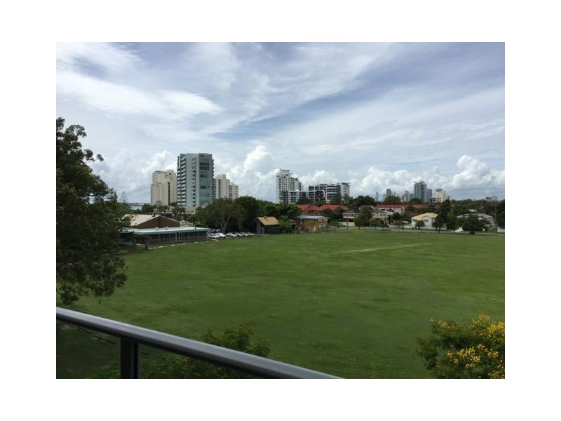 17 Bath, Labrador QLD 4215