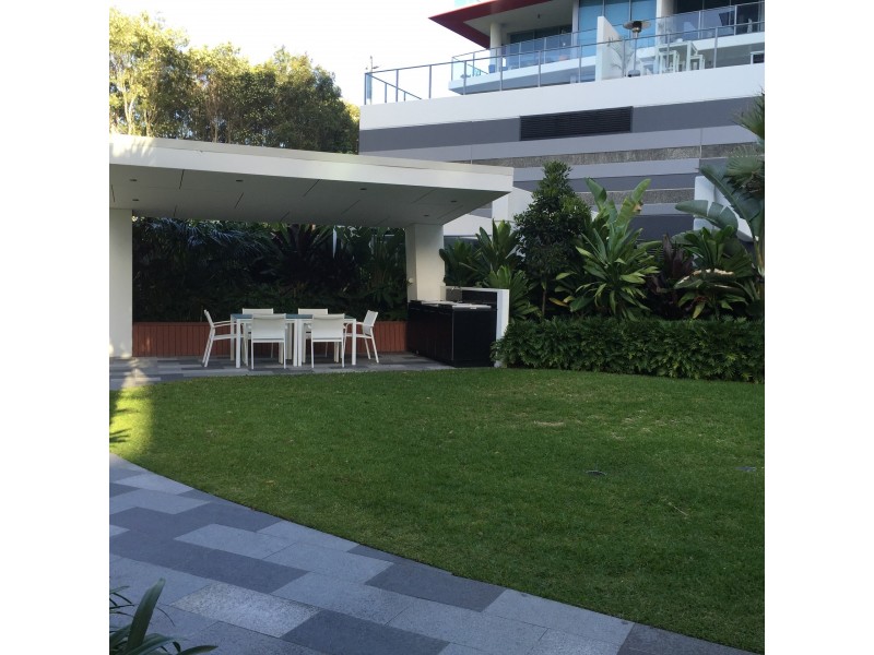 25 EAST QUAY DRIVE, Biggera Waters QLD 4216