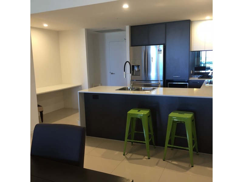 25 EAST QUAY DRIVE, Biggera Waters QLD 4216