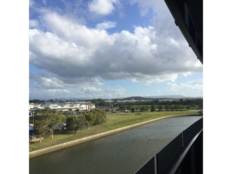 25 EAST QUAY DRIVE, Biggera Waters QLD 4216