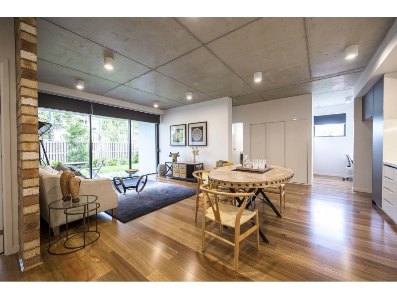 1 Hart Street, Ashmore QLD 4214