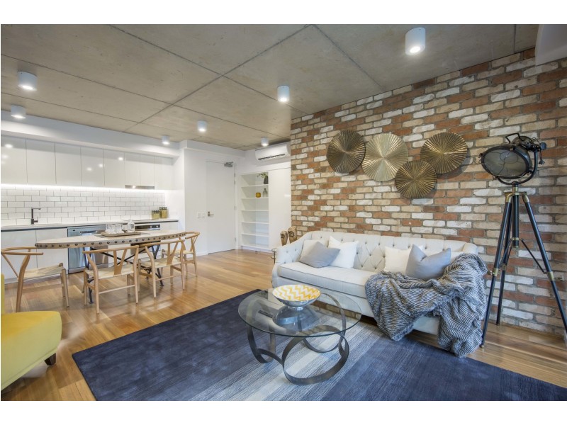 1 Hart Street, Ashmore QLD 4214