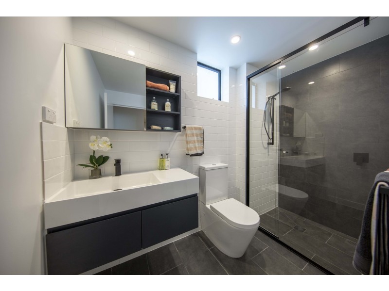 1 Hart Street, Ashmore QLD 4214