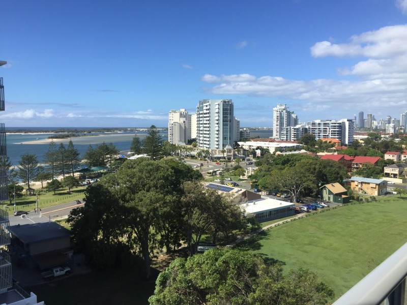 17 BATH, Labrador QLD 4215