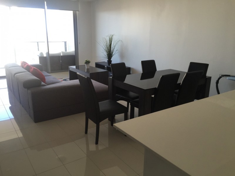 17 BATH, Labrador QLD 4215