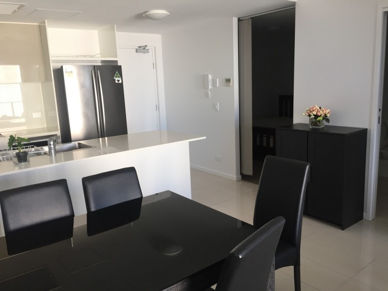 17 BATH, Labrador QLD 4215
