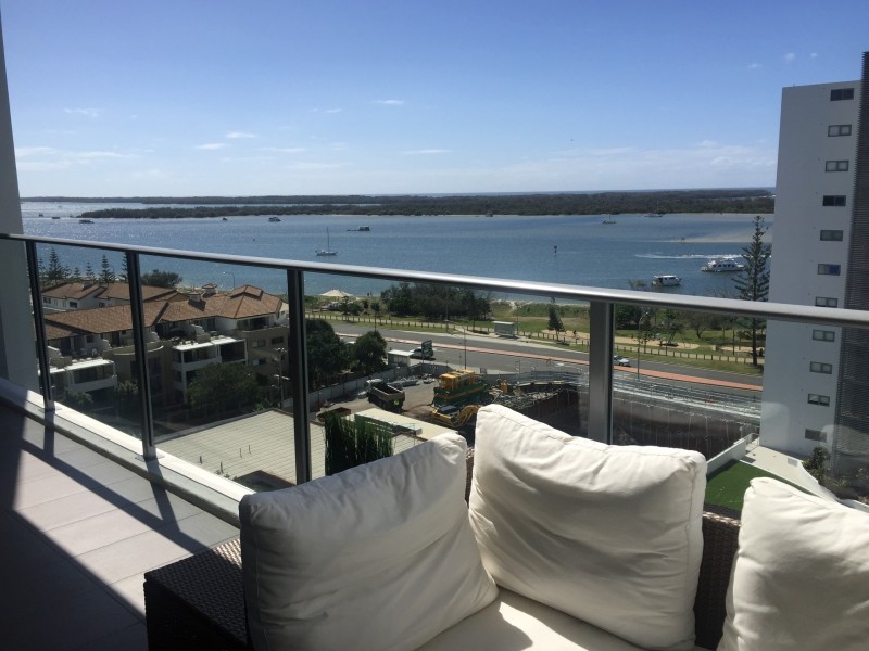17 BATH, Labrador QLD 4215