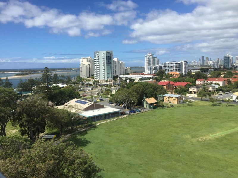 17 BATH, Labrador QLD 4215