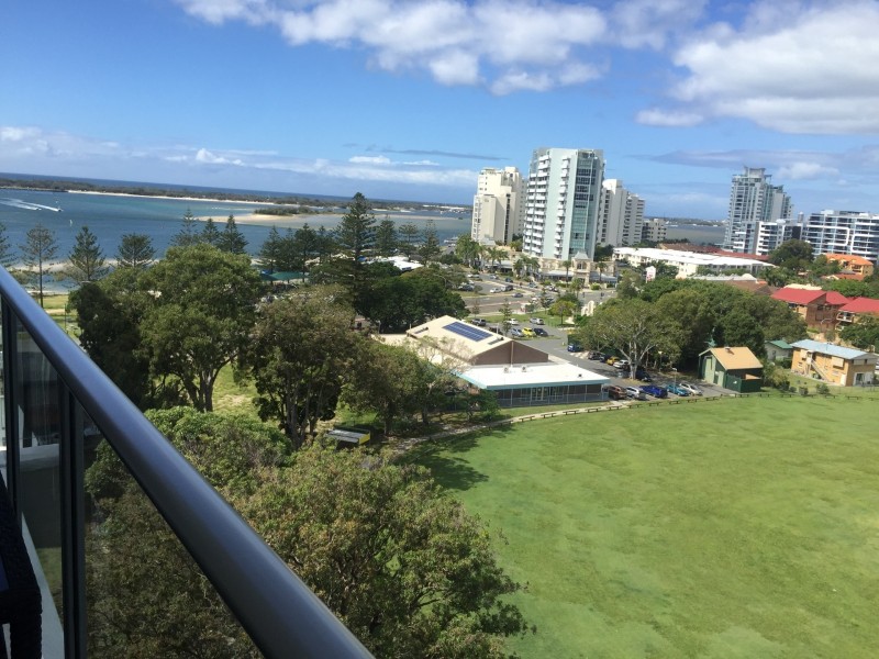 17 BATH, Labrador QLD 4215