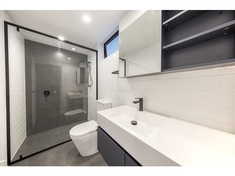 1 Hart Street, Ashmore QLD 4214