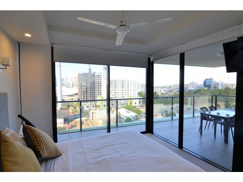 2078/9 Edmondstone street, South Brisbane QLD 4101