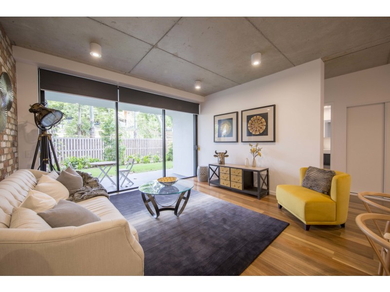 1 Hart Street, Ashmore QLD 4214