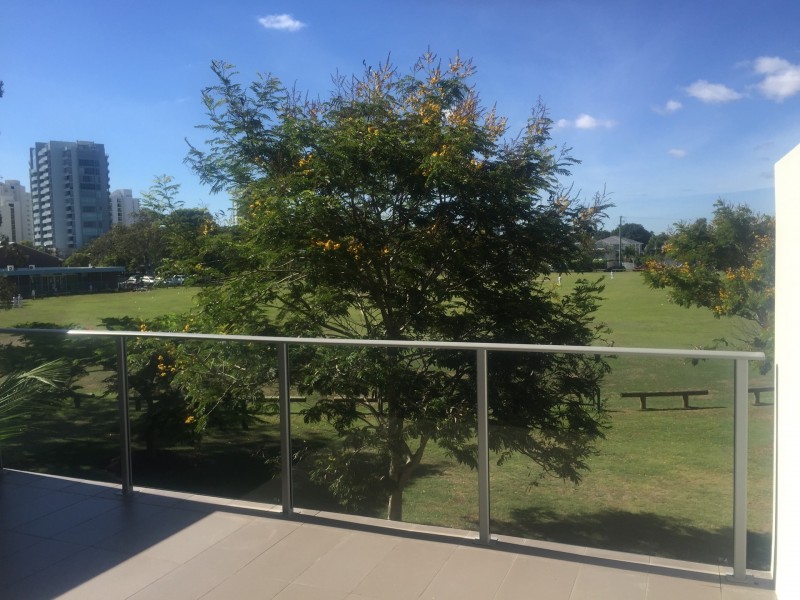 17 BATH STREET, Labrador QLD 4215