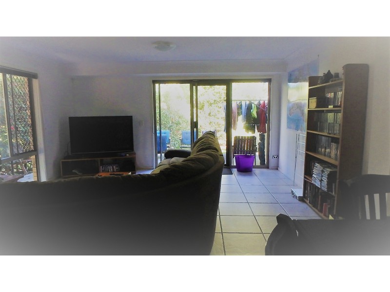 flatmate @ 11 waterford court, Bundall QLD 4217