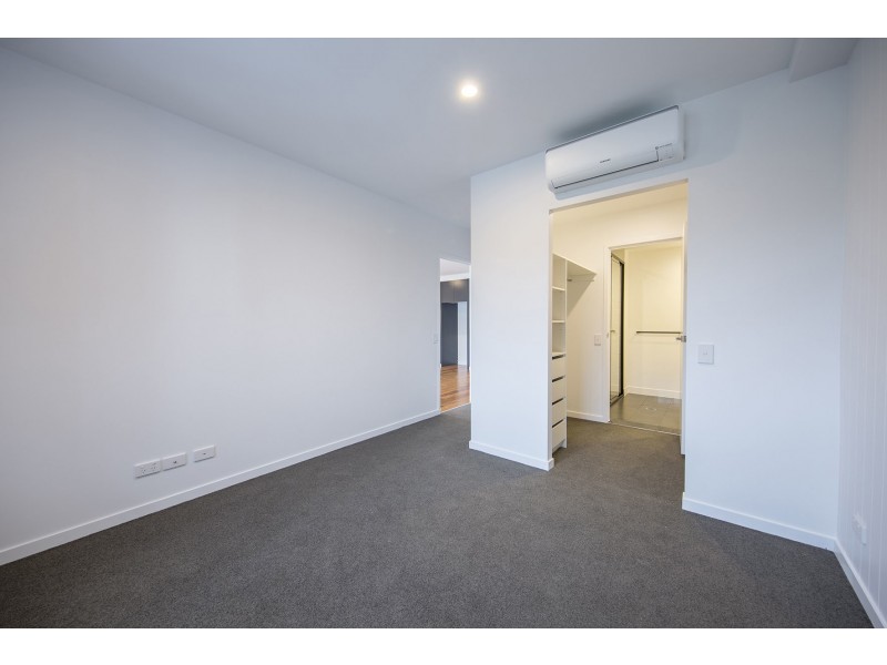 1 Hart Street, Ashmore QLD 4214