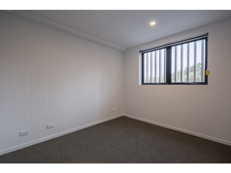 1 Hart Street, Ashmore QLD 4214