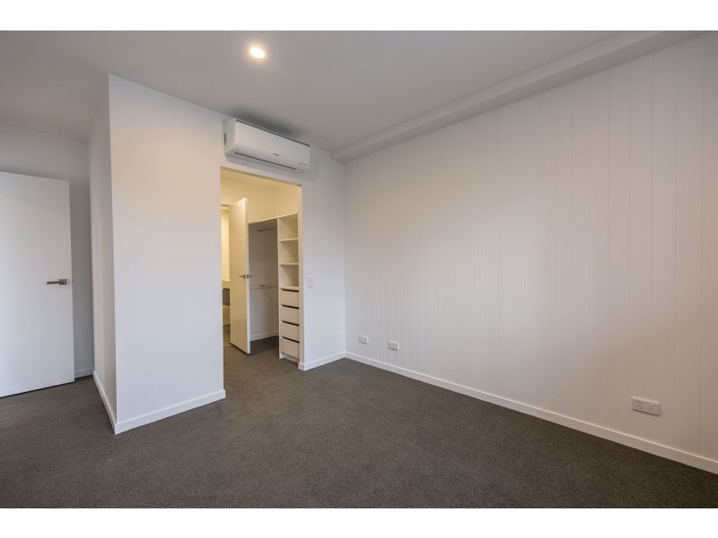 1 Hart Street, Ashmore QLD 4214