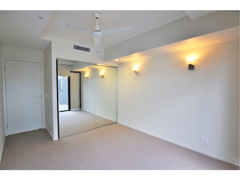 2056/9 Edmondstone street, South Brisbane QLD 4101