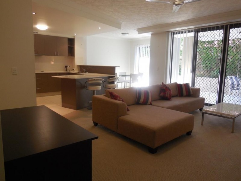 2 Acacia Ct, Robina QLD 4226