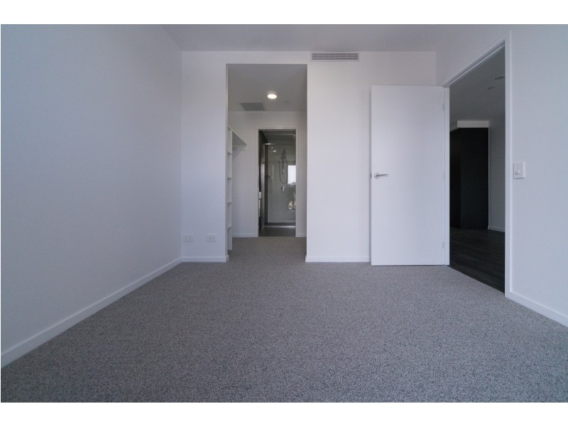 208/28 Wolseley St, Woolloongabba QLD 4102