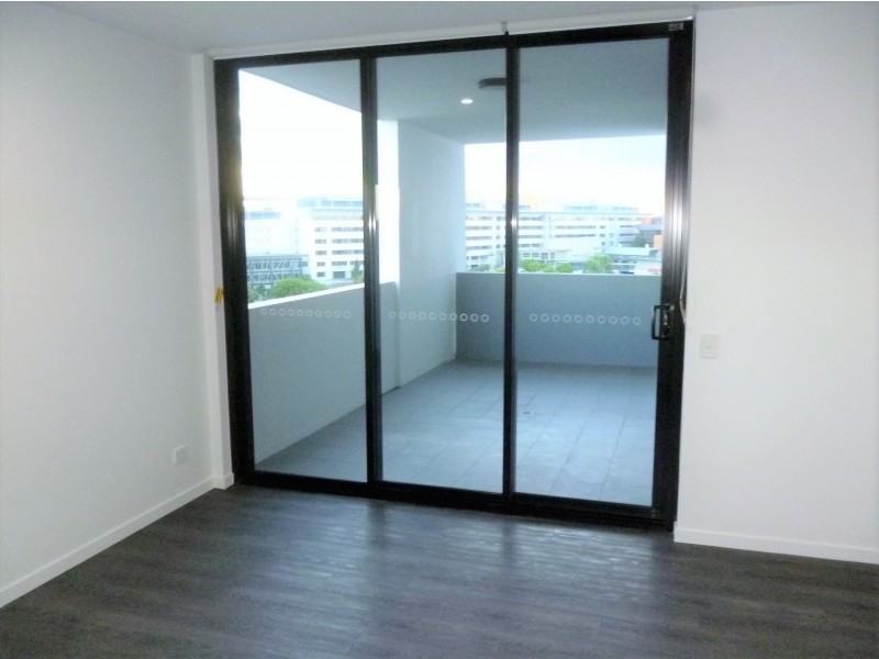 2108/28 Wolseley St, Woolloongabba QLD 4102