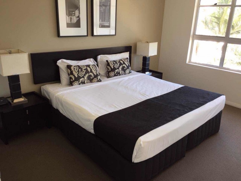 72/19 Lake Street, Varsity Lakes QLD 4227