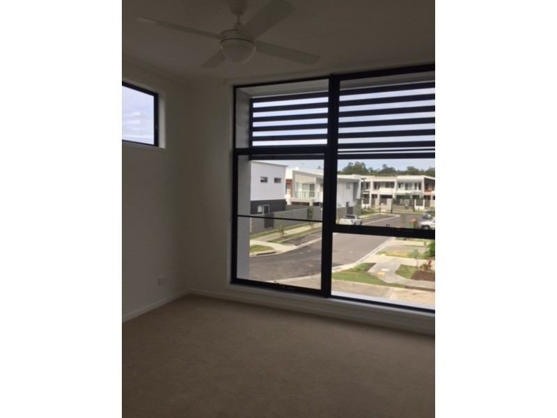 1 Summer Lane, Robina QLD 4226
