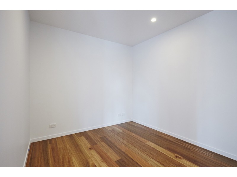 1 Hart Street, Ashmore QLD 4214
