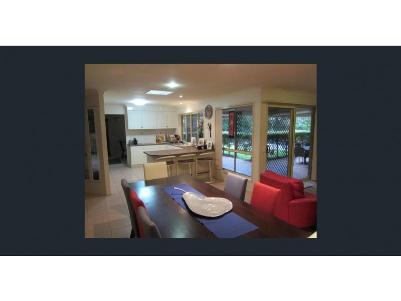 12 Benjamin Place, Sinnamon Park QLD 4073