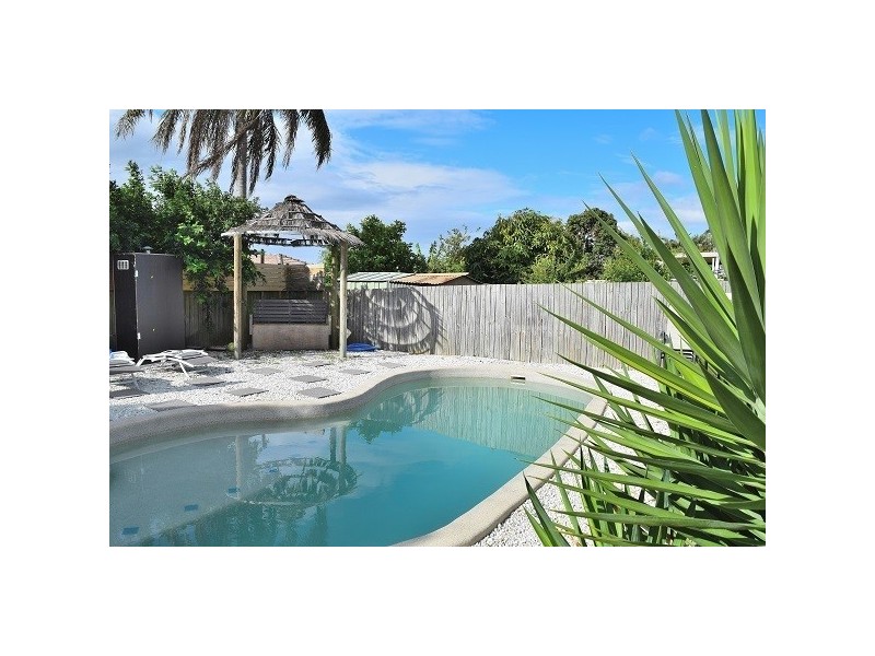 81 Middle Rd, Hillcrest QLD 4118