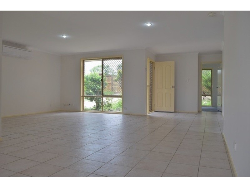 81 Middle Rd, Hillcrest QLD 4118