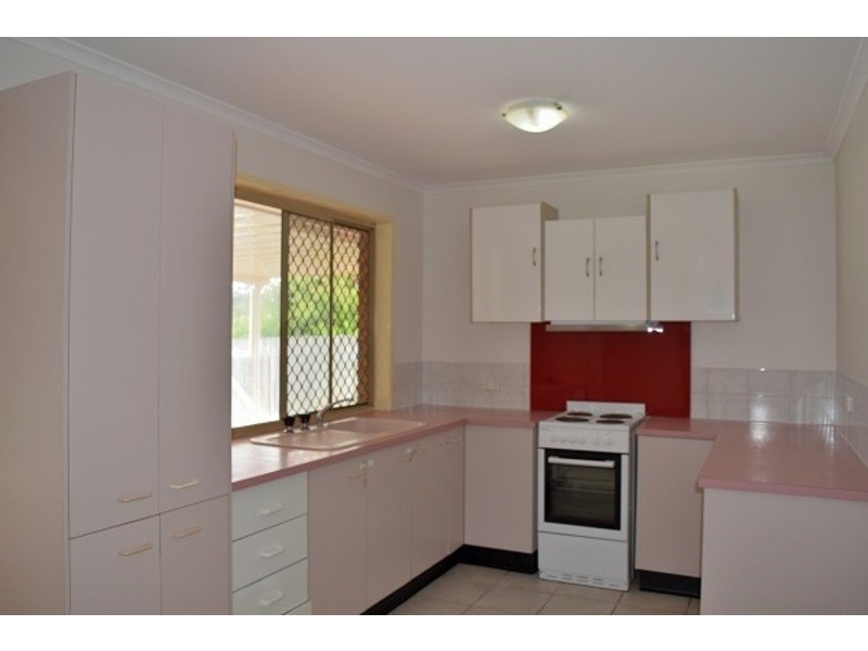 81 Middle Rd, Hillcrest QLD 4118