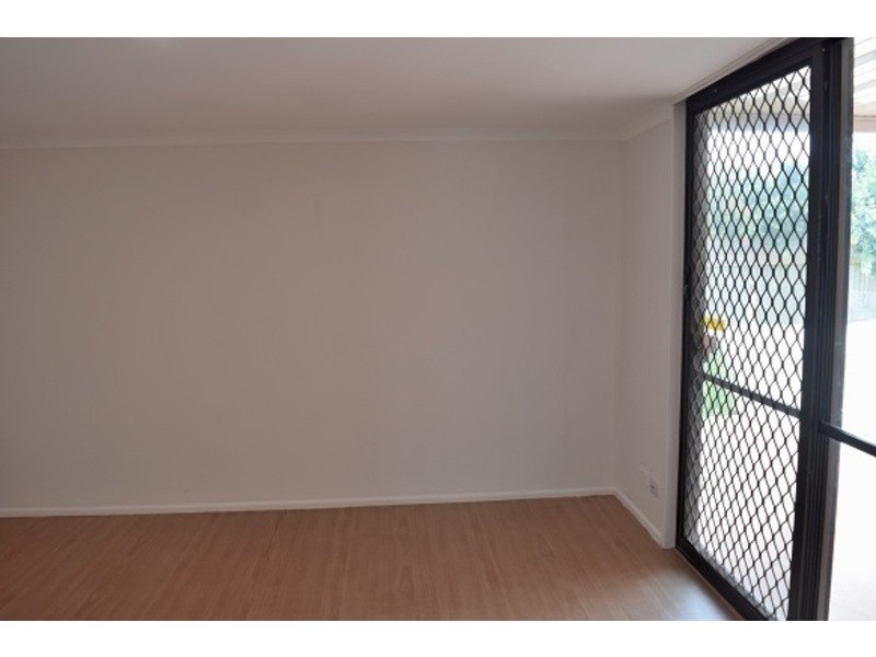 81 Middle Rd, Hillcrest QLD 4118