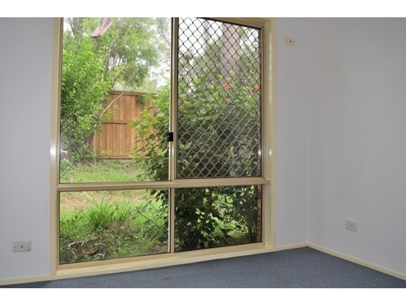 81 Middle Rd, Hillcrest QLD 4118