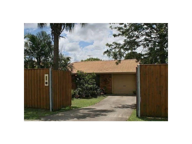81 Middle Rd, Hillcrest QLD 4118