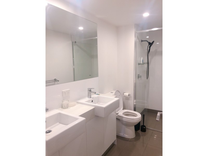 162/33 Lakefront Crescent, Varsity Lakes QLD 4227