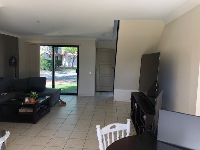 17/302 Christine Ave, Varsity Lakes QLD 4227