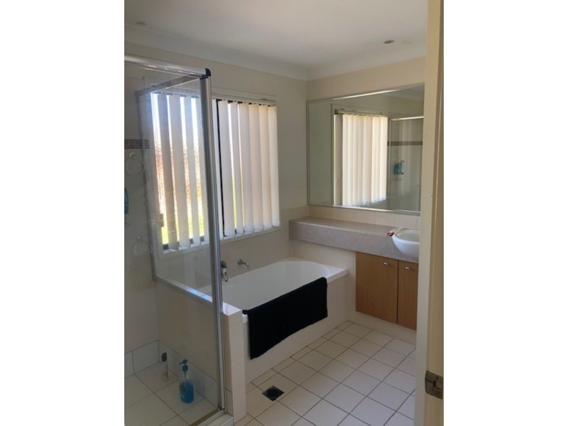 17/302 Christine Ave, Varsity Lakes QLD 4227