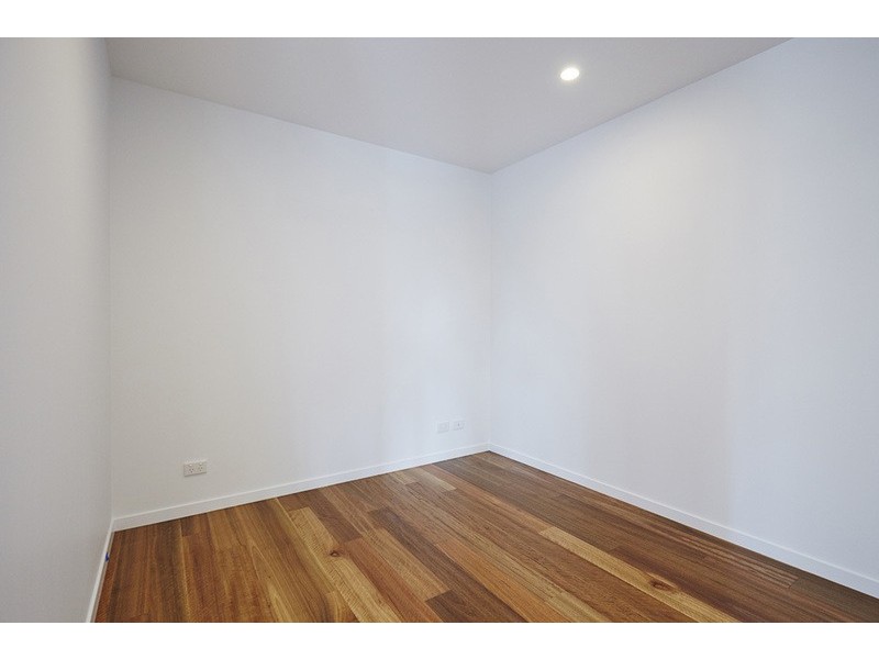 1 Hart Street, Ashmore QLD 4214