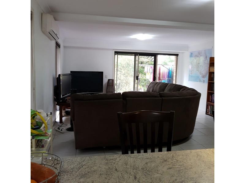 Large townhouse @/11 Waterford Court, Bundall QLD 4217