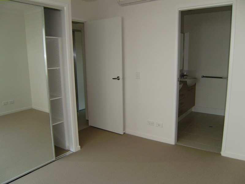 2 Acacia Court, Robina QLD 4226