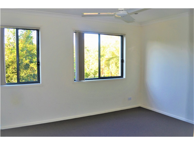 25/1-15 Santa Isobel Blvd, Pacific Pines QLD 4211